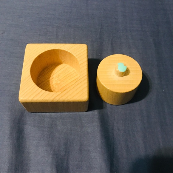 Lovevery Pincer Puzzle from Thinker kit - Picture 2 of 2